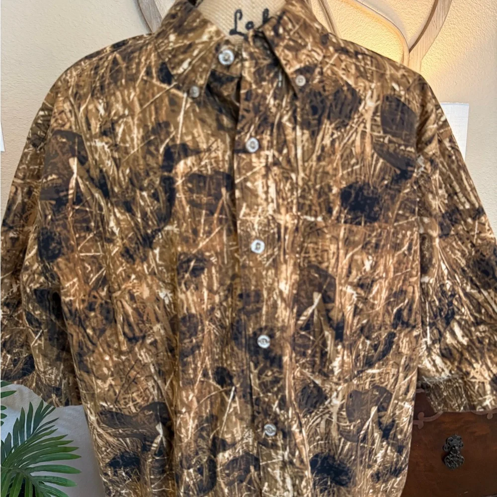 Wrangler Camodog Hunting Brown Ducks & Dog Patterned Button Down Shirt - Picture 3 of 10